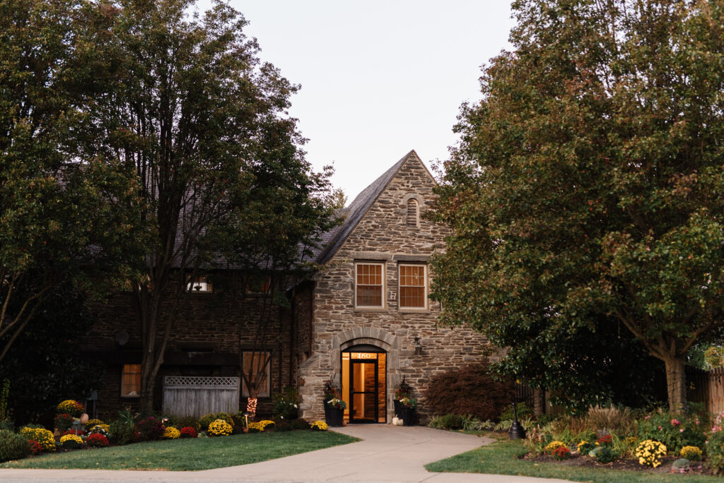 Exterior portrait of Flourtown Country Club at dusk